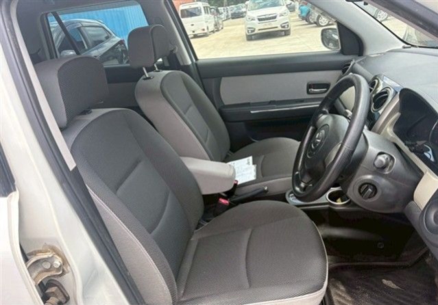 MAZDA verisa