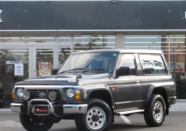 Nissan SAFARI