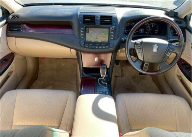 Toyota Crown Royal Saloon